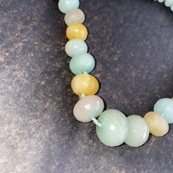 18” adj clasp graduated jade/quartz silk knotted necklace. - Picture 10 of 10